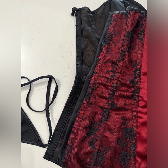 Vintage Strapless Scarlet Corset Set - Picture 6 of 9